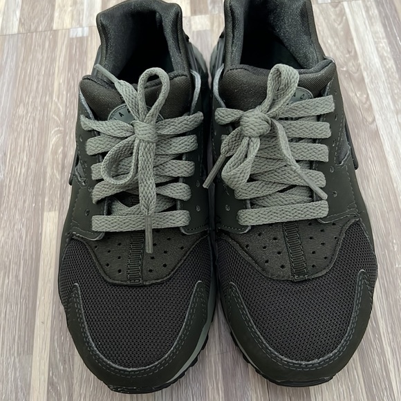 Nike Huarache Sneakers - 4Y -  Sequoia/Dark Stucco - Picture 7 of 13